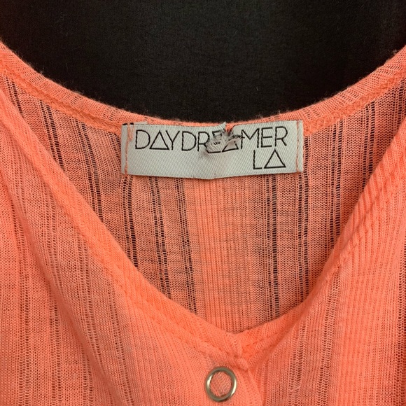 Peach colored tank - Picture 3 of 4